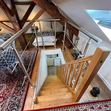 Confortable Duplex Apartment Nanterre